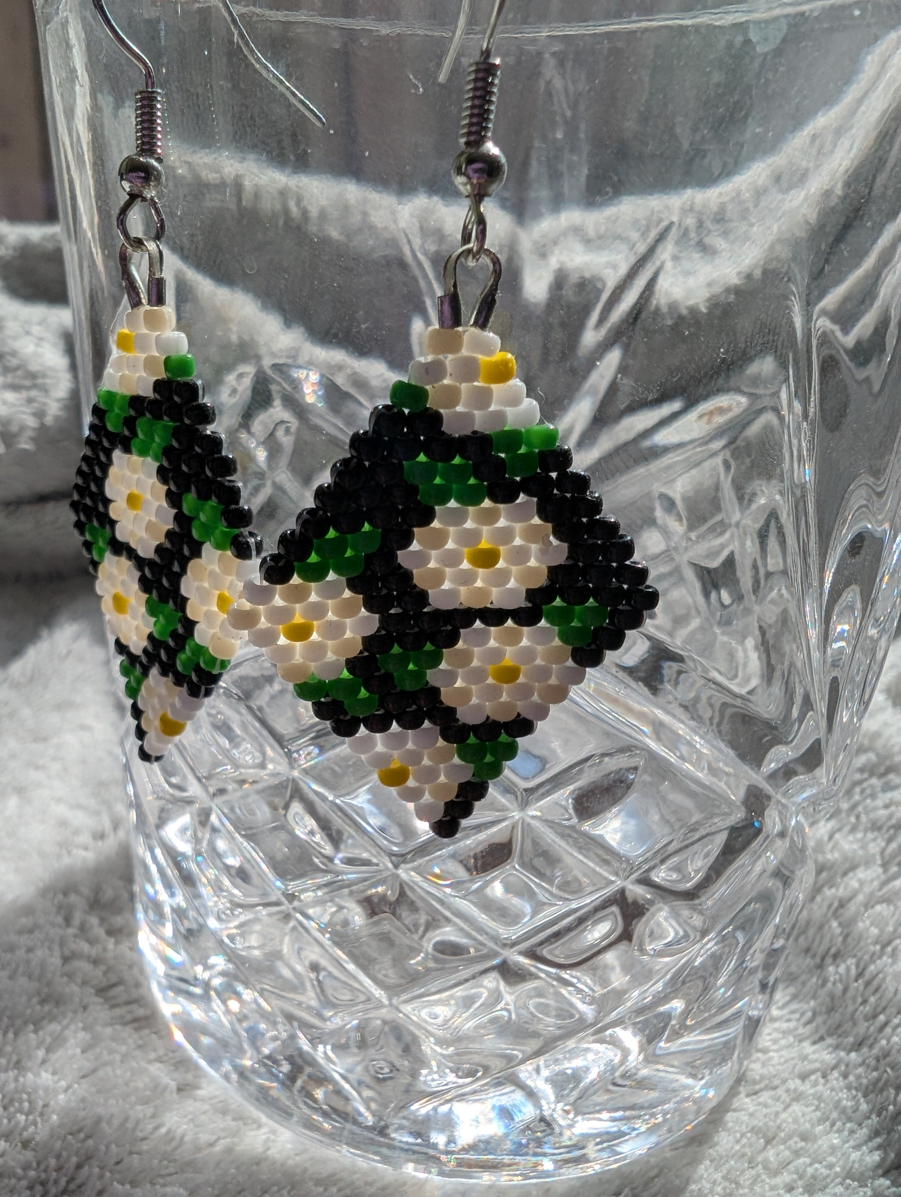 Handcrafted Daisy Beaded Earrings - Japanese Toho & Miyuki Beads