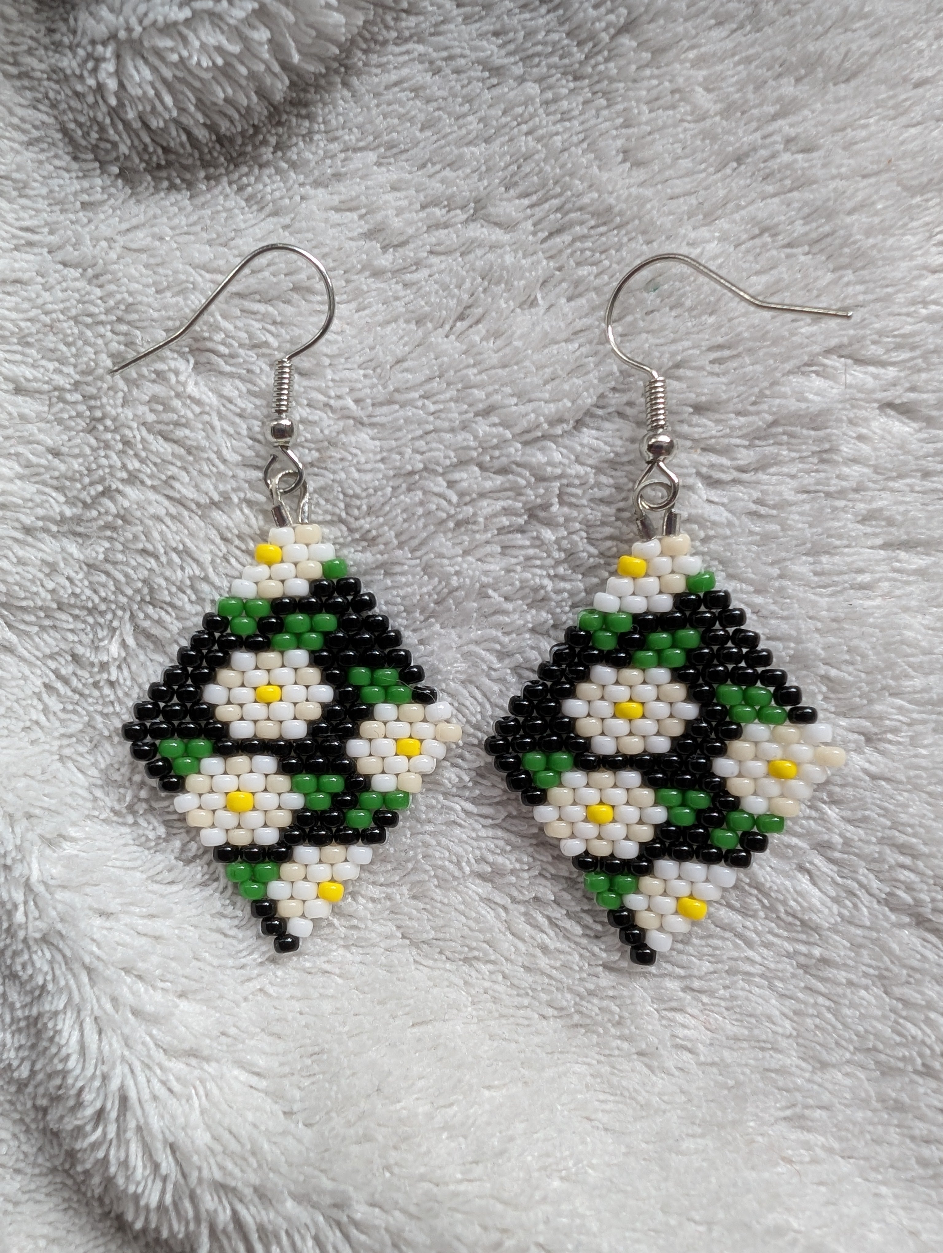 Handcrafted Daisy Beaded Earrings - Japanese Toho & Miyuki Beads