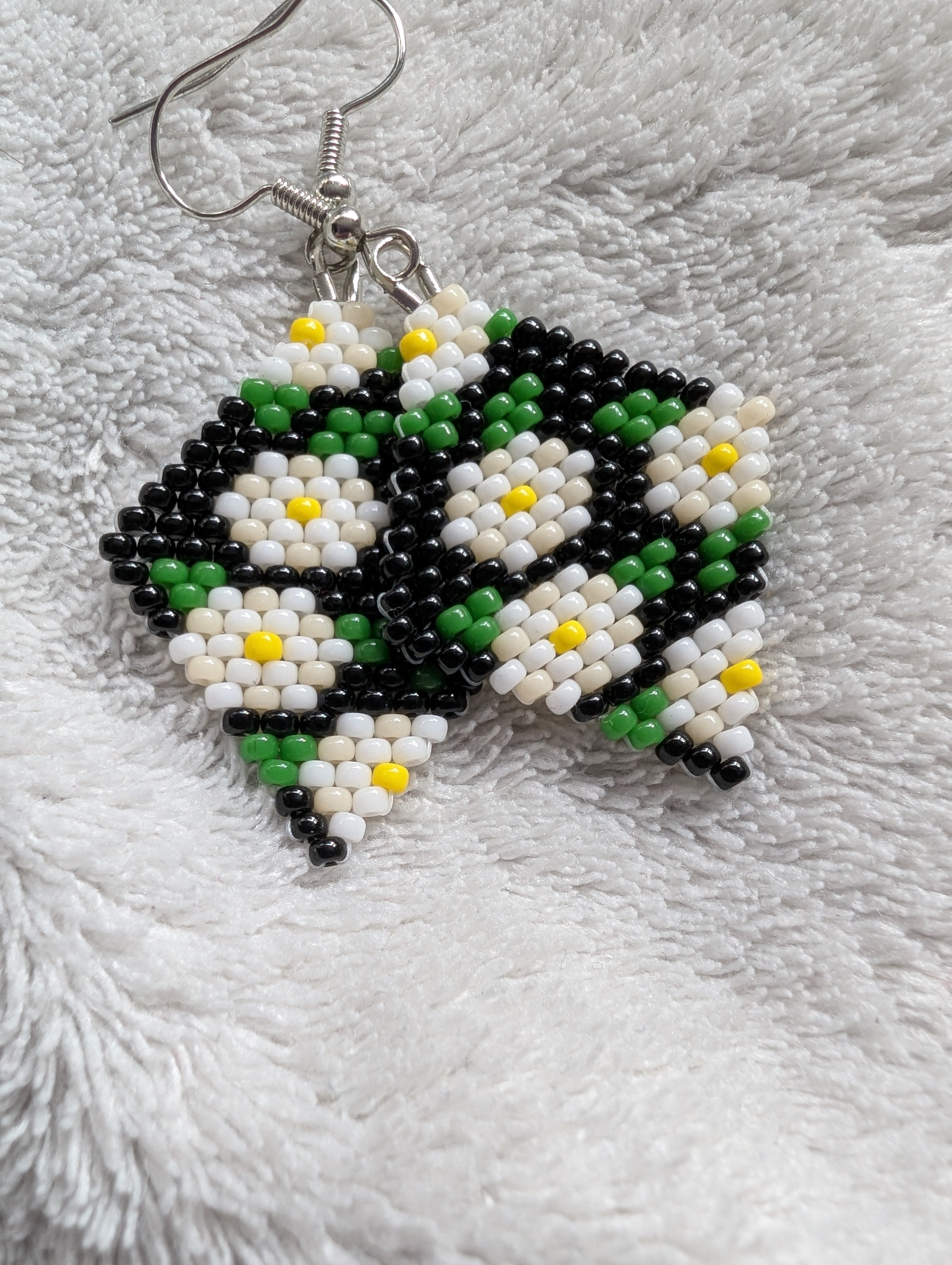 Handcrafted Daisy Beaded Earrings - Japanese Toho & Miyuki Beads